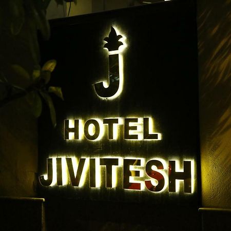 ホテル ジビテッシュ デリー エクステリア 写真